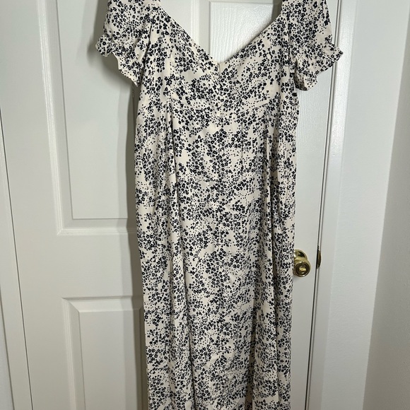 Park & Fifth Midi Dress with short sleeves and slit - Picture 3 of 5